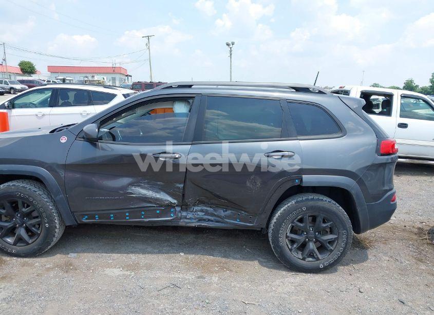 Photo 15 of 2016 Jeep Cherokee TRAILHAWK (VIN 1C4PJMBS0GW267521)
