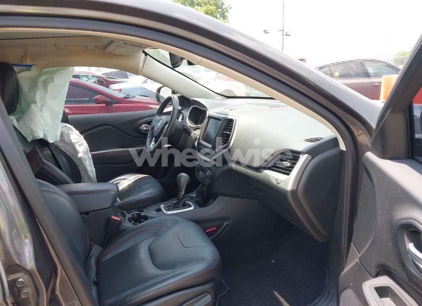 Photo 5 of 2016 Jeep Cherokee TRAILHAWK (VIN 1C4PJMBS0GW267521)