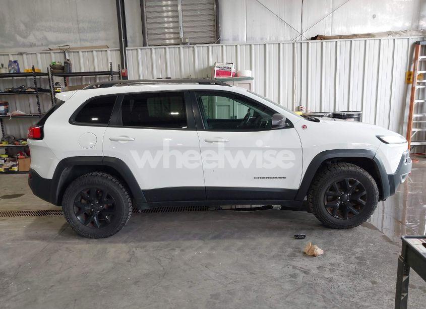 Photo 13 of 2016 Jeep Cherokee TRAILHAWK (VIN 1C4PJMBS0GW316863)