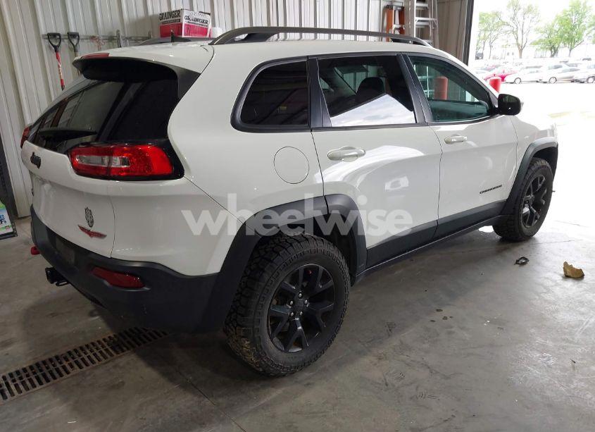 Photo 4 of 2016 Jeep Cherokee TRAILHAWK (VIN 1C4PJMBS0GW316863)