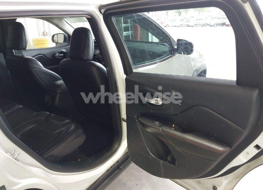 Photo 8 of 2016 Jeep Cherokee TRAILHAWK (VIN 1C4PJMBS0GW316863)