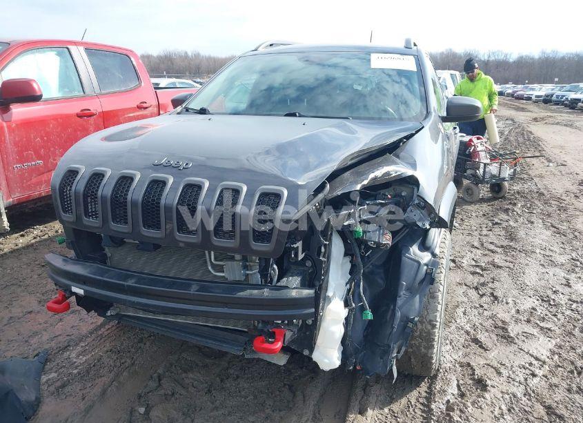 Photo 6 of 2017 Jeep Cherokee TRAILHAWK 4X4 (VIN 1C4PJMBS0HW649422)