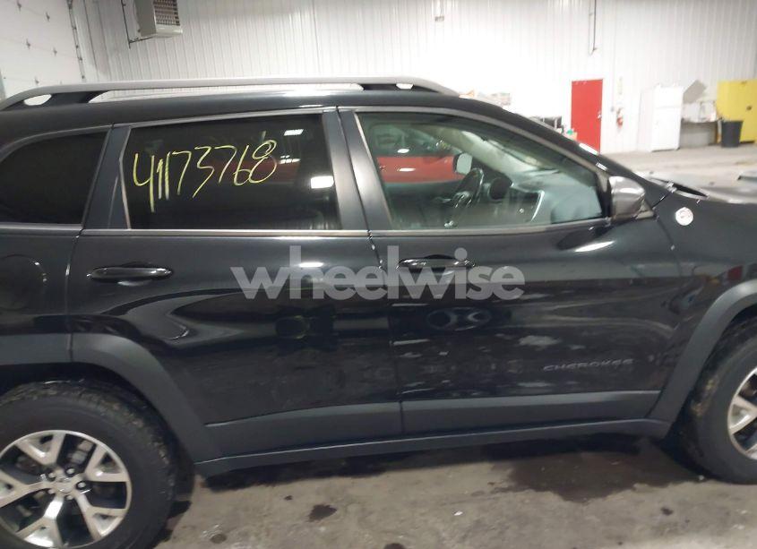 Photo 13 of 2015 Jeep Cherokee TRAILHAWK (VIN 1C4PJMBS1FW644422)