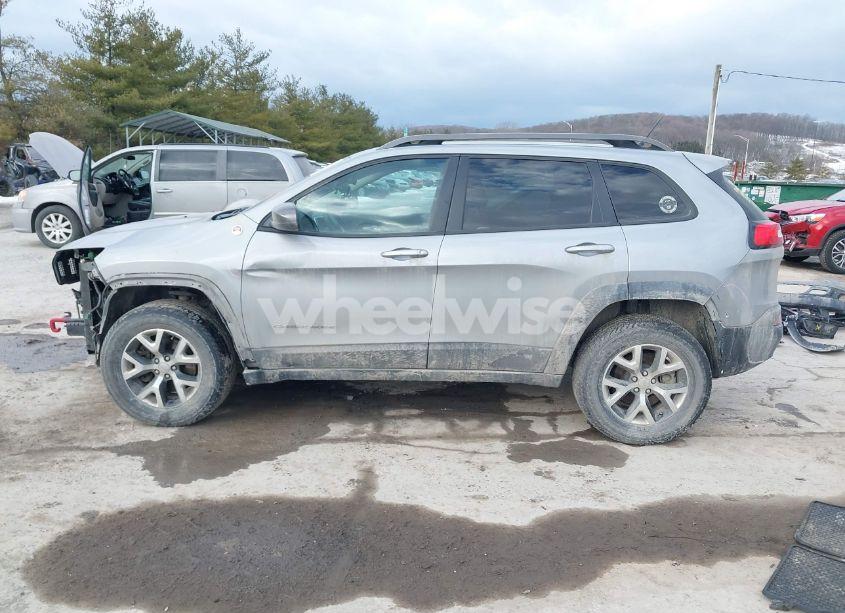 Photo 15 of 2015 Jeep Cherokee TRAILHAWK (VIN 1C4PJMBS1FW666968)