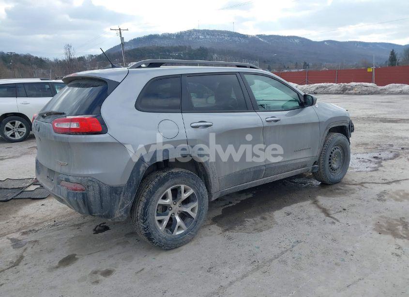 Photo 4 of 2015 Jeep Cherokee TRAILHAWK (VIN 1C4PJMBS1FW666968)