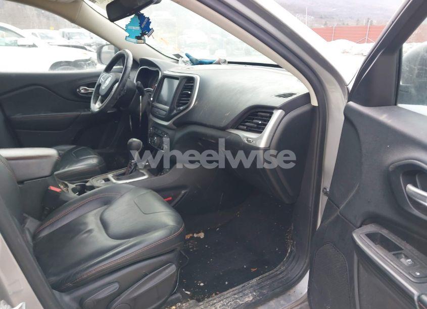 Photo 5 of 2015 Jeep Cherokee TRAILHAWK (VIN 1C4PJMBS1FW666968)