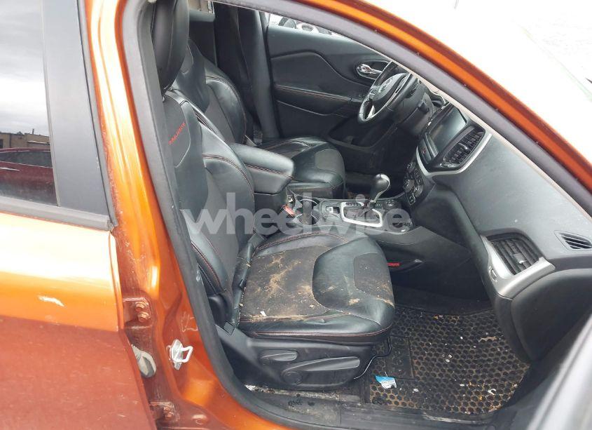 Photo 5 of 2015 Jeep Cherokee TRAILHAWK (VIN 1C4PJMBS1FW674455)