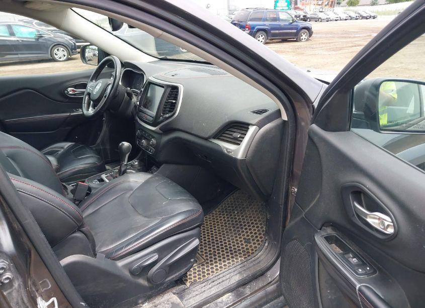 Photo 5 of 2014 Jeep Cherokee TRAILHAWK (VIN 1C4PJMBS2EW159916)