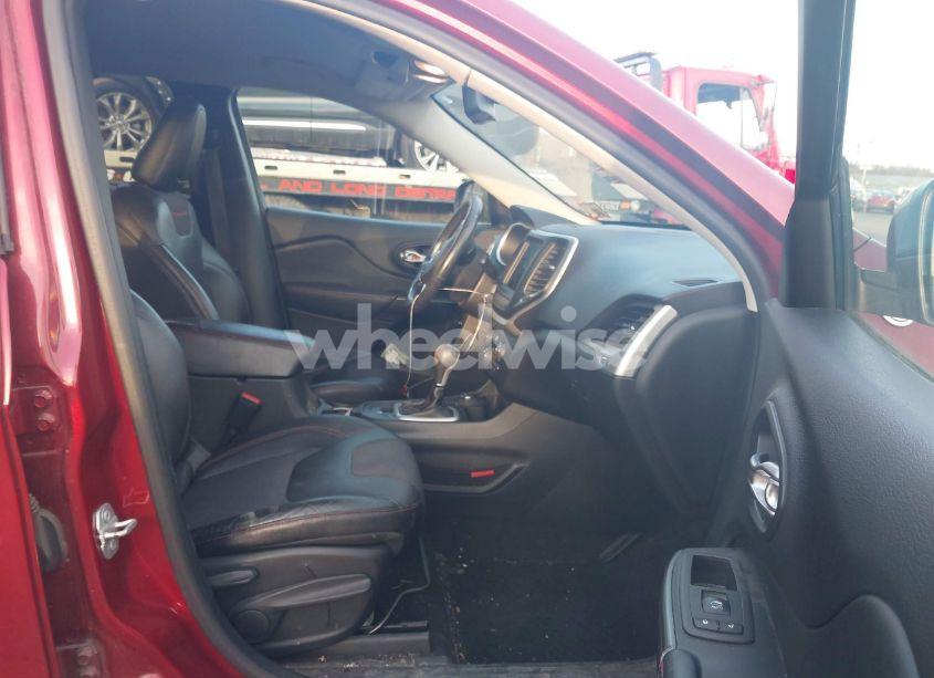 Photo 5 of 2015 Jeep Cherokee TRAILHAWK (VIN 1C4PJMBS2FW513595)