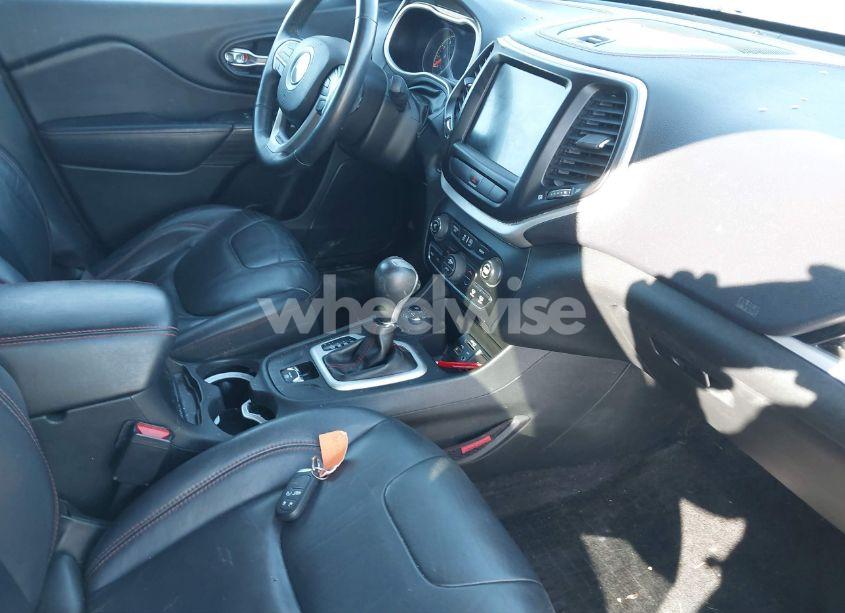 Photo 5 of 2015 Jeep Cherokee TRAILHAWK (VIN 1C4PJMBS2FW587986)