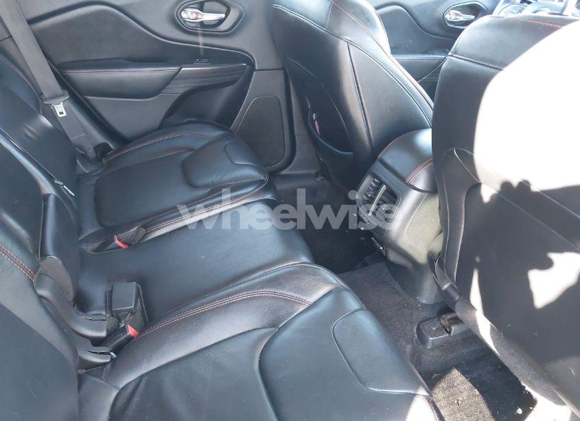 Photo 8 of 2015 Jeep Cherokee TRAILHAWK (VIN 1C4PJMBS2FW587986)