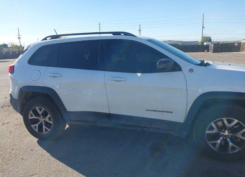 Photo 13 of 2015 Jeep Cherokee TRAILHAWK (VIN 1C4PJMBS2FW757019)