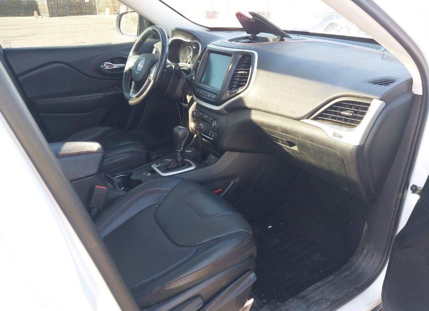 Photo 5 of 2015 Jeep Cherokee TRAILHAWK (VIN 1C4PJMBS2FW757019)