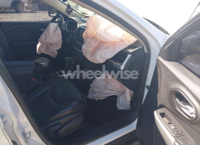 Photo 5 of 2017 Jeep Cherokee TRAILHAWK L PLUS 4X4 (VIN 1C4PJMBS2HD217880)