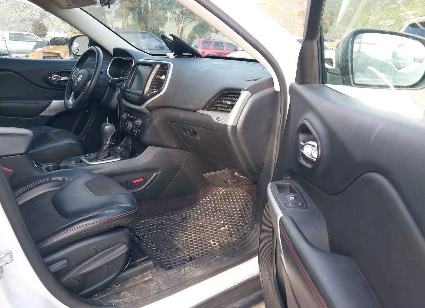 Photo 5 of 2017 Jeep Cherokee TRAILHAWK 4X4 (VIN 1C4PJMBS2HW618270)