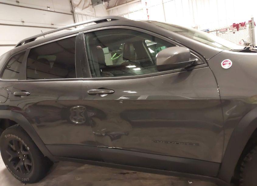 Photo 14 of 2017 Jeep Cherokee TRAILHAWK 4X4 (VIN 1C4PJMBS2HW622223)