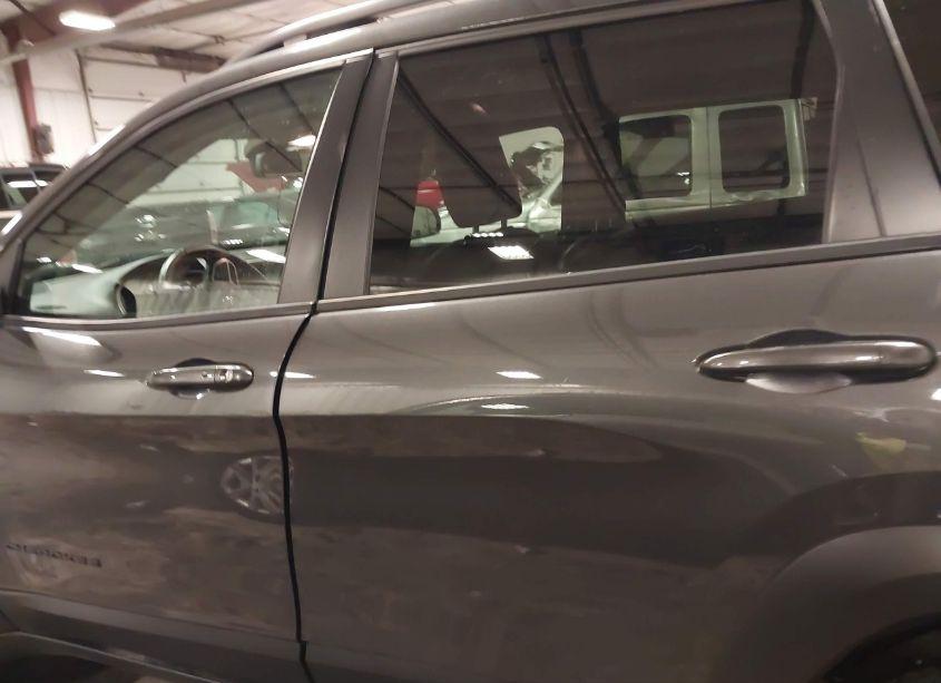 Photo 15 of 2017 Jeep Cherokee TRAILHAWK 4X4 (VIN 1C4PJMBS2HW622223)