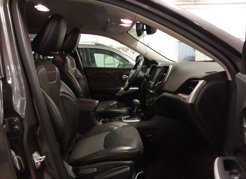 Photo 5 of 2017 Jeep Cherokee TRAILHAWK 4X4 (VIN 1C4PJMBS2HW622223)