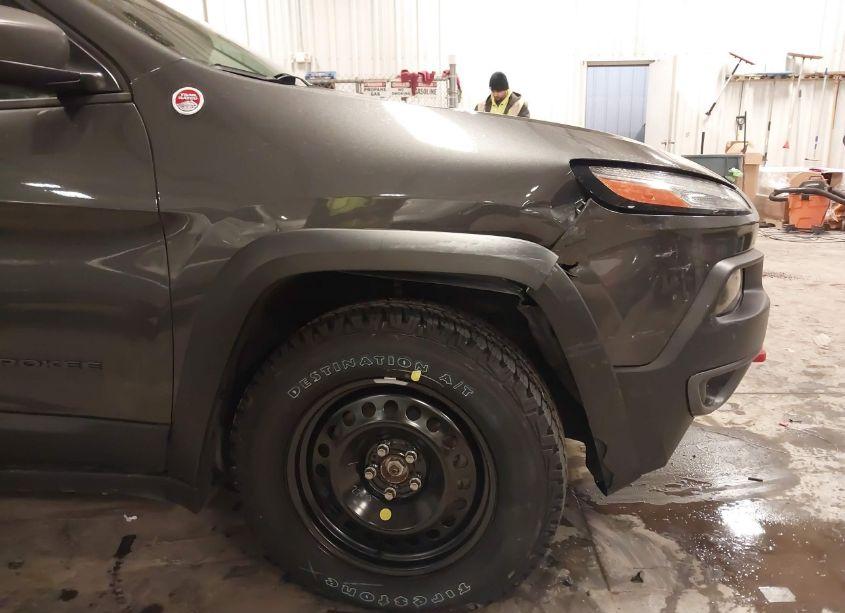 Photo 6 of 2017 Jeep Cherokee TRAILHAWK 4X4 (VIN 1C4PJMBS2HW622223)