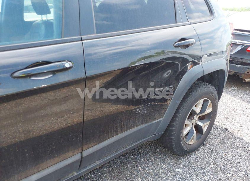 Photo 6 of 2014 Jeep Cherokee TRAILHAWK (VIN 1C4PJMBS3EW150366)