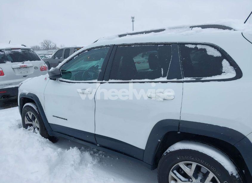 Photo 14 of 2014 Jeep Cherokee TRAILHAWK (VIN 1C4PJMBS3EW160380)