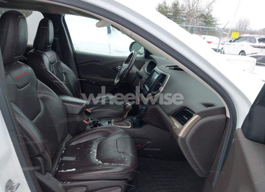 Photo 5 of 2014 Jeep Cherokee TRAILHAWK (VIN 1C4PJMBS3EW160380)