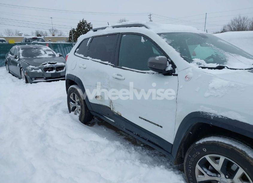 Photo 6 of 2014 Jeep Cherokee TRAILHAWK (VIN 1C4PJMBS3EW160380)