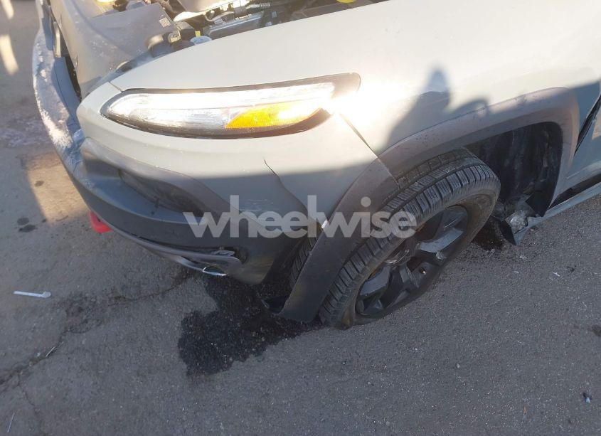 Photo 5 of 2015 Jeep Cherokee TRAILHAWK (VIN 1C4PJMBS3FW510219)