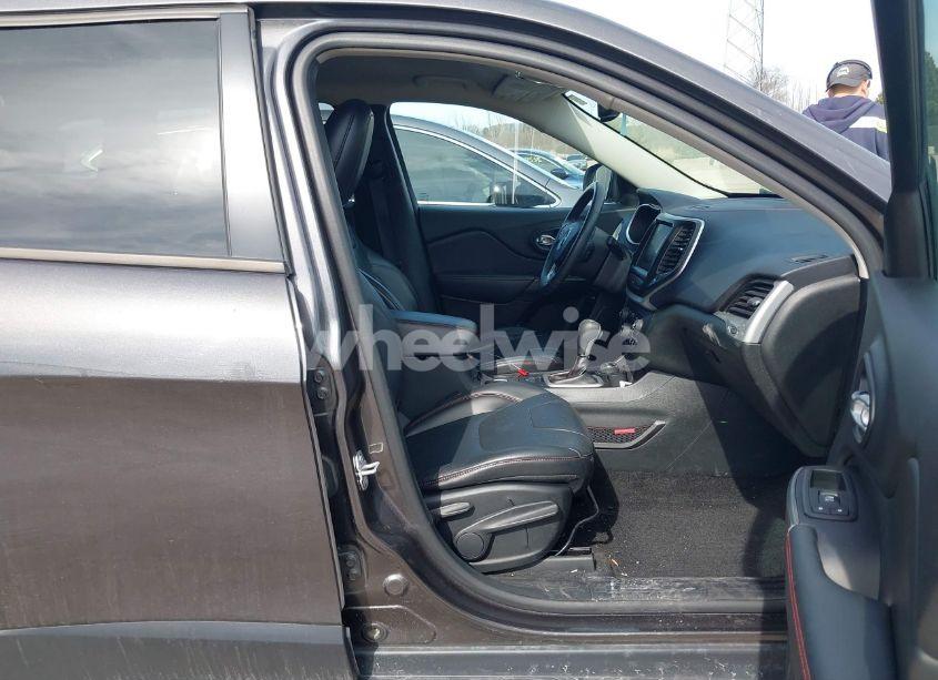 Photo 5 of 2015 Jeep Cherokee TRAILHAWK (VIN 1C4PJMBS3FW520328)