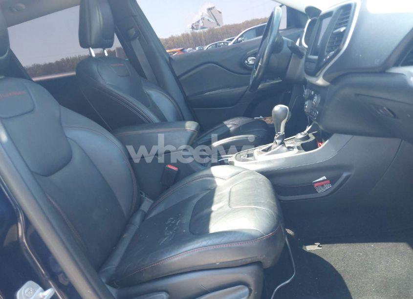 Photo 5 of 2015 Jeep Cherokee TRAILHAWK (VIN 1C4PJMBS3FW520829)