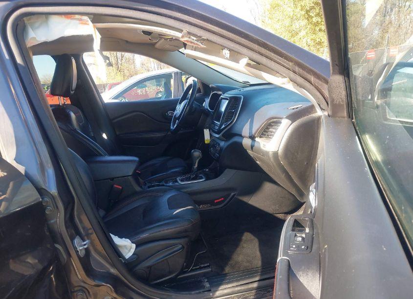 Photo 5 of 2015 Jeep Cherokee TRAILHAWK (VIN 1C4PJMBS3FW654708)