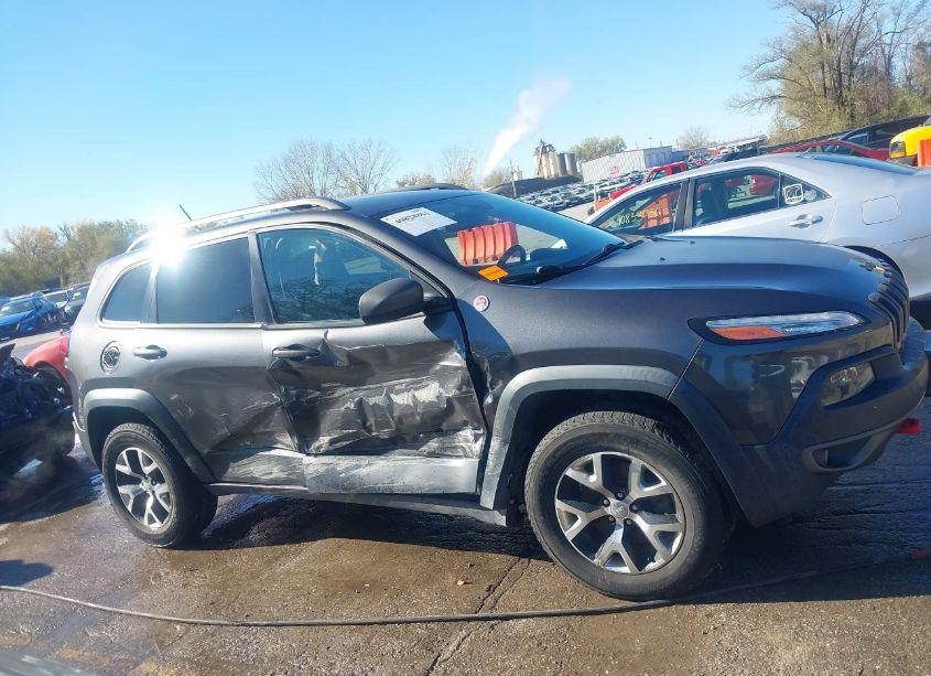 Photo 6 of 2015 Jeep Cherokee TRAILHAWK (VIN 1C4PJMBS3FW654708)