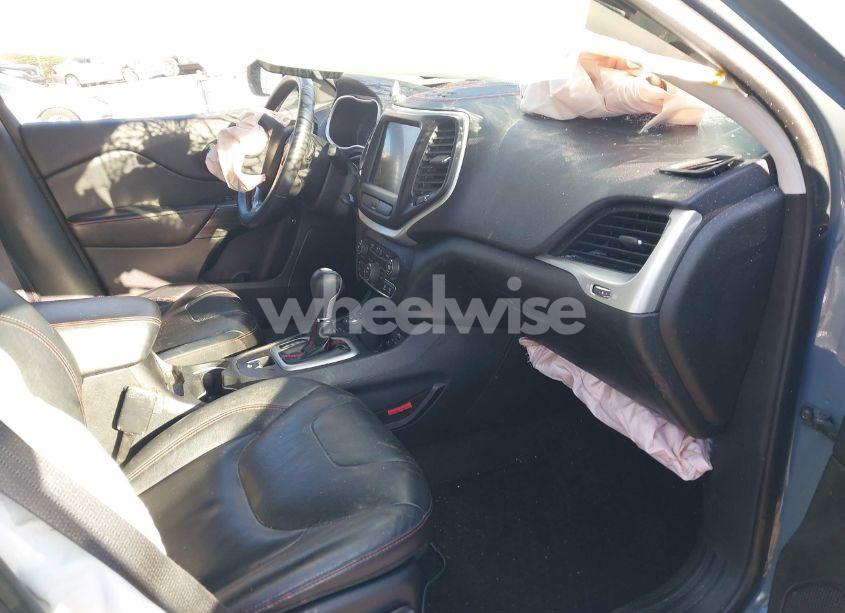 Photo 5 of 2015 Jeep Cherokee TRAILHAWK (VIN 1C4PJMBS3FW675302)