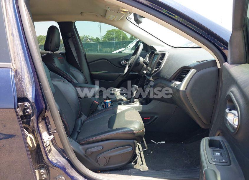 Photo 5 of 2015 Jeep Cherokee TRAILHAWK (VIN 1C4PJMBS3FW704622)