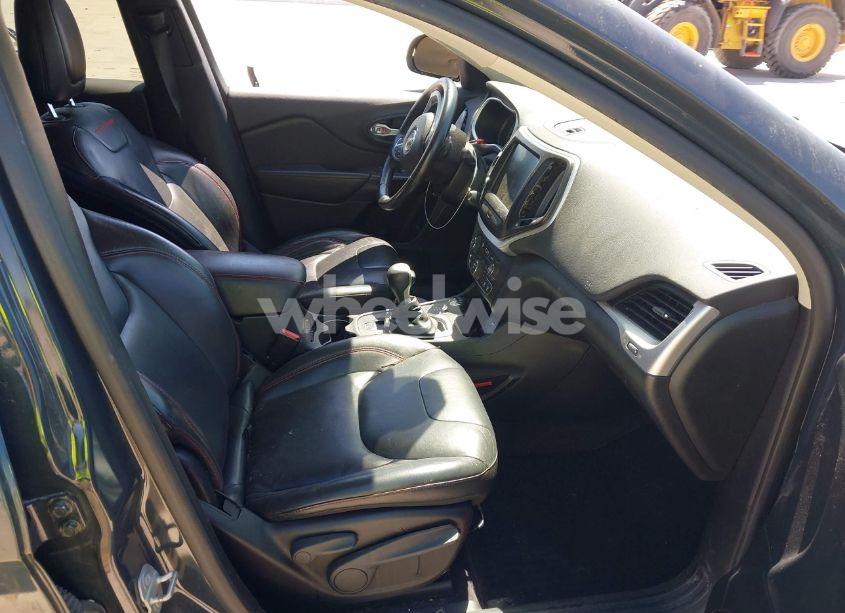 Photo 5 of 2016 Jeep Cherokee TRAILHAWK (VIN 1C4PJMBS3GW232519)