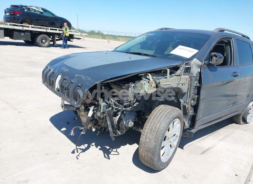 Photo 6 of 2016 Jeep Cherokee TRAILHAWK (VIN 1C4PJMBS3GW232519)