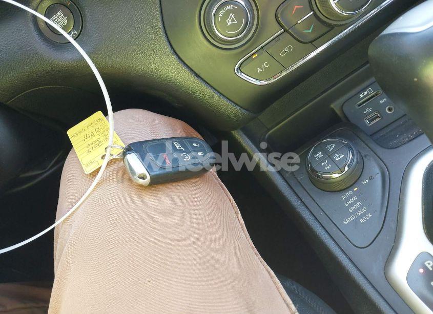 Photo 11 of 2017 Jeep Cherokee TRAILHAWK 4X4 (VIN 1C4PJMBS3HW664741)