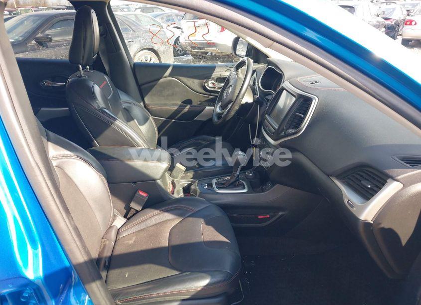 Photo 5 of 2017 Jeep Cherokee TRAILHAWK 4X4 (VIN 1C4PJMBS3HW664741)