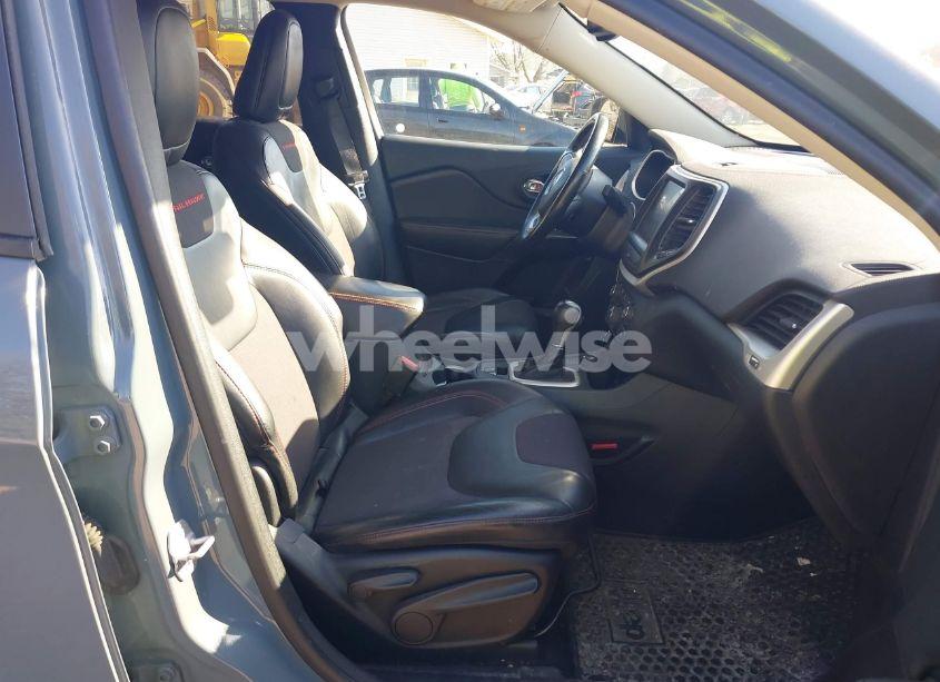 Photo 5 of 2014 Jeep Cherokee TRAILHAWK (VIN 1C4PJMBS4EW179763)