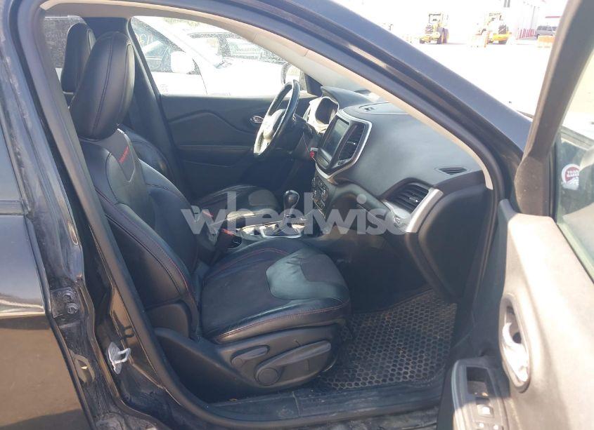 Photo 5 of 2015 Jeep Cherokee TRAILHAWK (VIN 1C4PJMBS4FW556822)