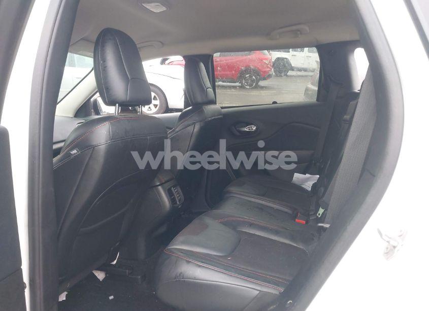 Photo 8 of 2016 Jeep Cherokee TRAILHAWK (VIN 1C4PJMBS4GW179121)