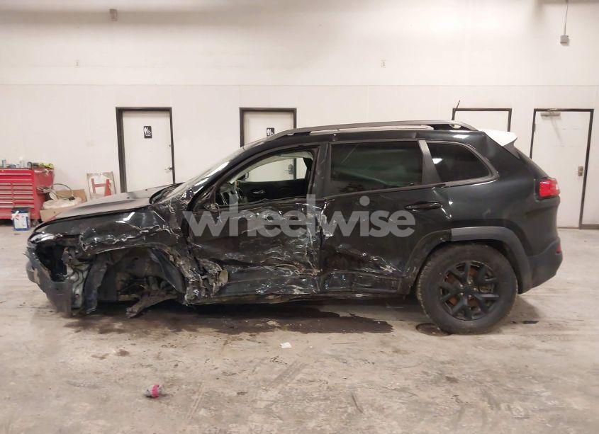 Photo 13 of 2016 Jeep Cherokee TRAILHAWK (VIN 1C4PJMBS4GW186568)