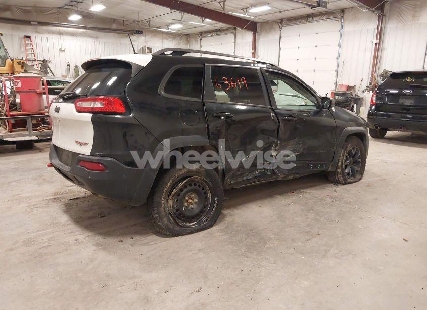 Photo 4 of 2016 Jeep Cherokee TRAILHAWK (VIN 1C4PJMBS4GW186568)
