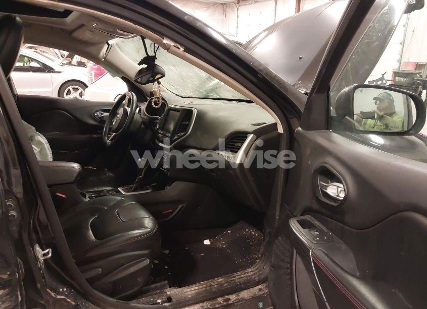 Photo 5 of 2016 Jeep Cherokee TRAILHAWK (VIN 1C4PJMBS4GW186568)