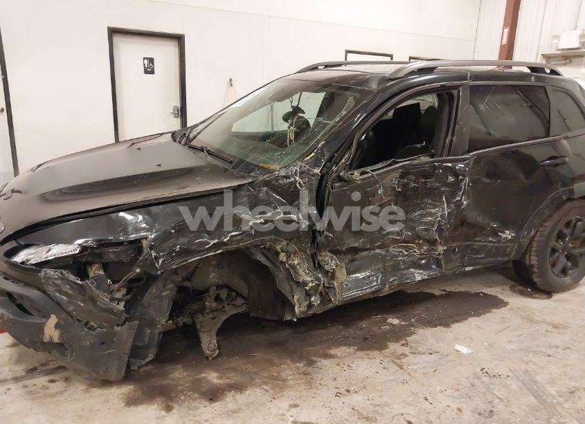 Photo 6 of 2016 Jeep Cherokee TRAILHAWK (VIN 1C4PJMBS4GW186568)