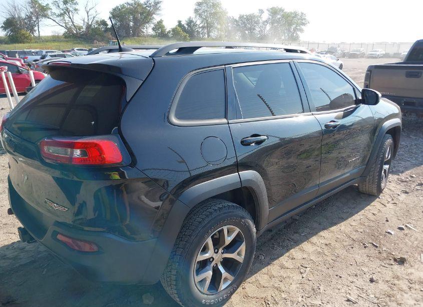 Photo 4 of 2016 Jeep Cherokee TRAILHAWK (VIN 1C4PJMBS4GW224574)