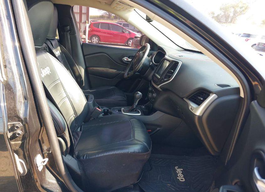 Photo 5 of 2016 Jeep Cherokee TRAILHAWK (VIN 1C4PJMBS4GW224574)