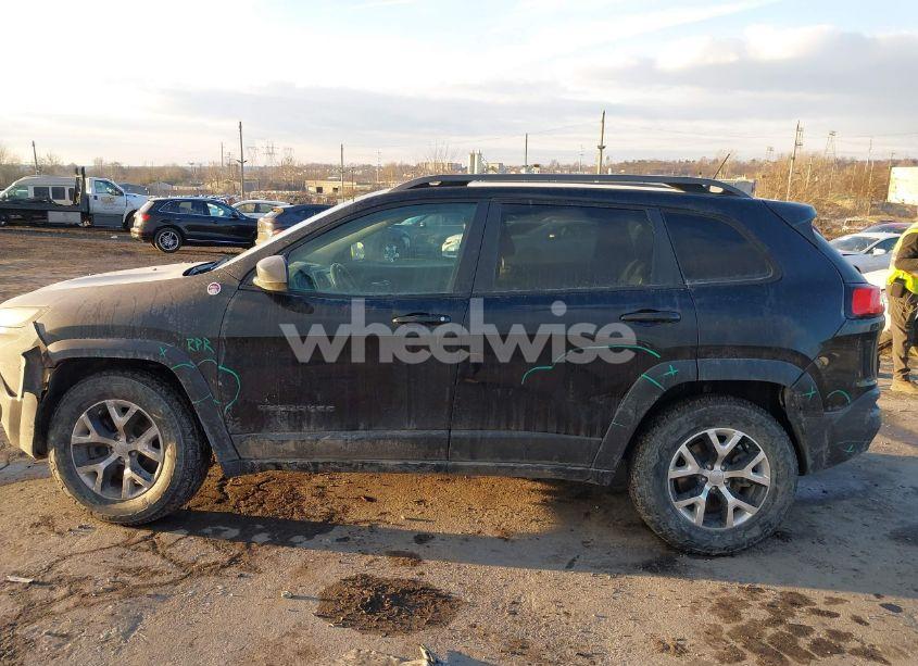 Photo 14 of 2014 Jeep Cherokee TRAILHAWK (VIN 1C4PJMBS5EW201978)