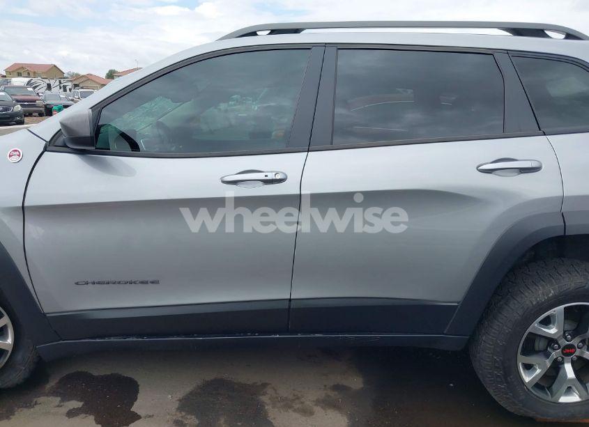 Photo 14 of 2014 Jeep Cherokee TRAILHAWK (VIN 1C4PJMBS5EW216013)