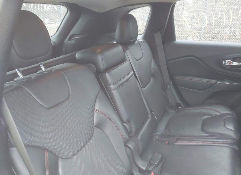 Photo 18 of 2015 Jeep Cherokee TRAILHAWK (VIN 1C4PJMBS5FW502302)